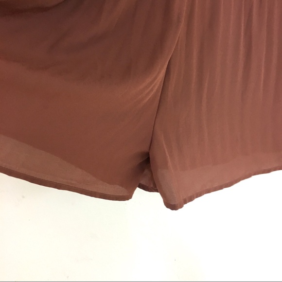 Lux Sleeveless Pleated Mauve Romper - Picture 3 of 5